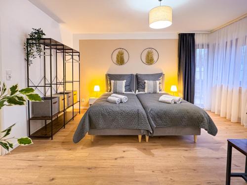 a bedroom with a large bed with two pillows at Modernes Apartment mit Balkon & Parkplatz, WiFi in Bremen