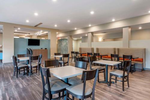 MainStay Suites Georgetown Lexington Northにあるレストランまたは飲食店