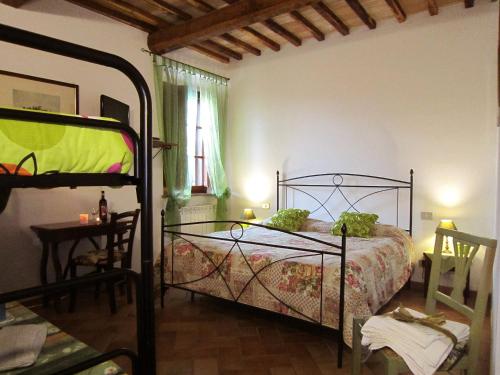Postel nebo postele na pokoji v ubytování B&B Le Logge Di Sopra