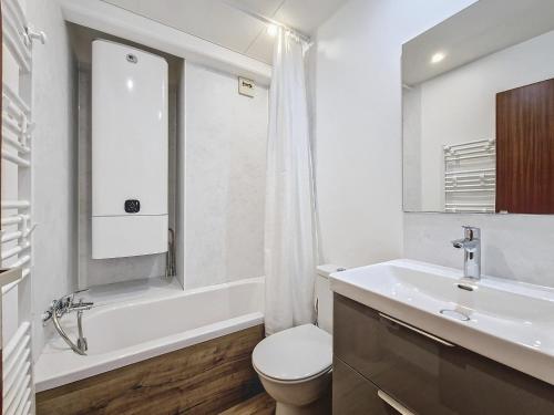 Ванная комната в La Clusaz: Appartement 31m², 4 pers, Balcon Sud - FR-1-818-31