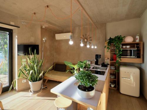 Η κουζίνα ή μικρή κουζίνα στο Qb Apartments