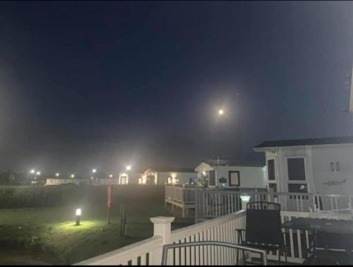 查珀爾聖倫納茲的住宿－8 Berth 3 bed caravan Golden palm ML9，相簿中的一張相片