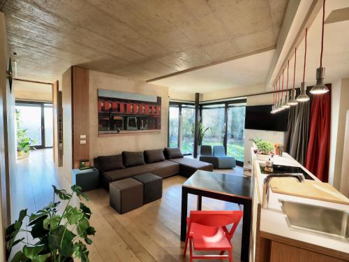 Χώρος καθιστικού στο Qb Apartments