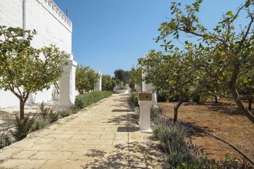 Κήπος έξω από το Masseria Mammella