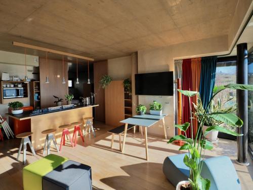 Χώρος καθιστικού στο Qb Apartments