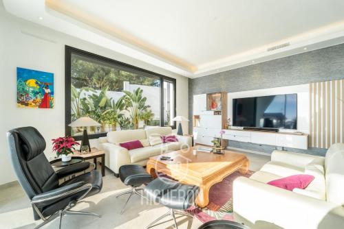 HigueronRentals Centinela