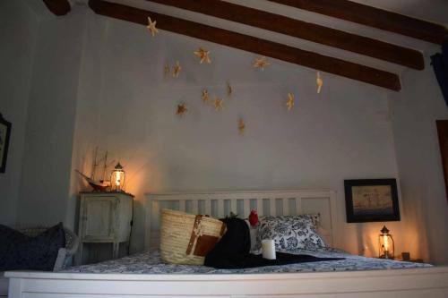 a bedroom with a bed with stars on the wall at Torre de Arriba Casa Rural in Benimantell