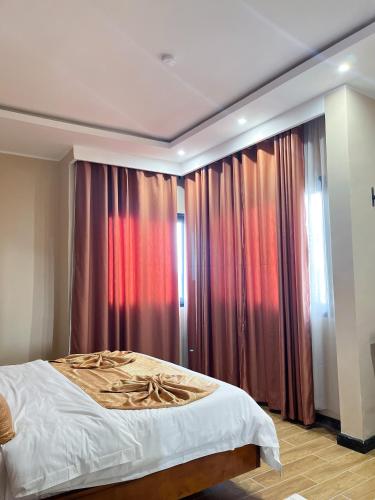 Postel nebo postele na pokoji v ubytování SKY KENAKO HOTEL