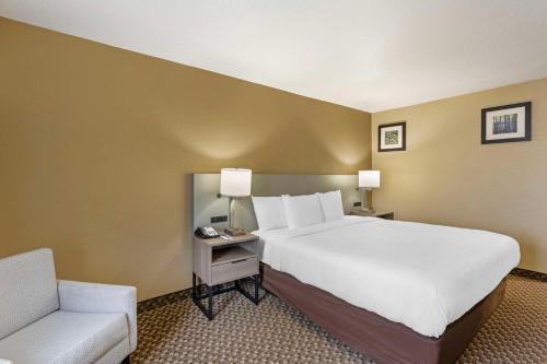 Voodi või voodid majutusasutuse Comfort Inn & Suites Carneys Point toas