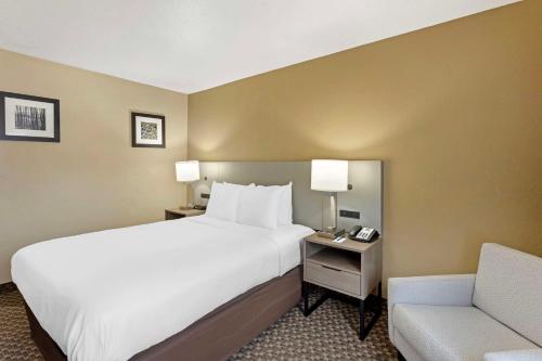 Voodi või voodid majutusasutuse Comfort Inn & Suites Carneys Point toas