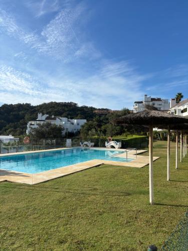 Πισίνα στο ή κοντά στο Luxury apartment with amazing view and free golf