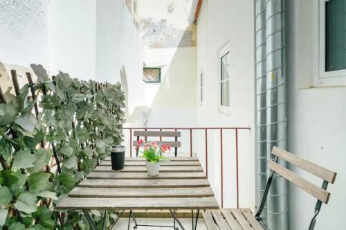 2BR terrace w AC - Time Out Market | By Airnest