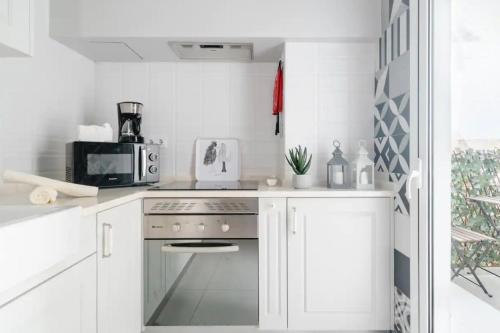 2BR terrace w AC - Time Out Market | By Airnest