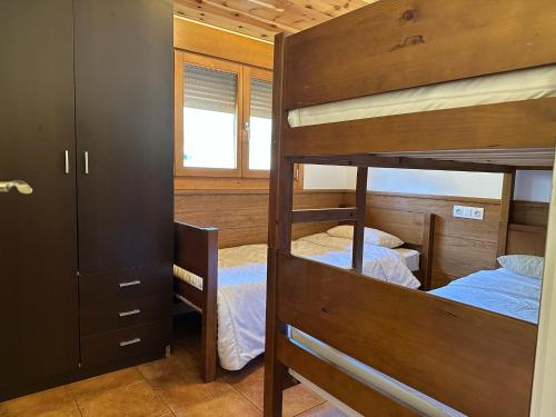 Ένα ή περισσότερα κρεβάτια σε δωμάτιο στο HolaCamp Aran Aventura