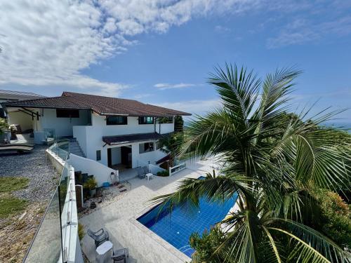 Piscina de la sau aproape de Long Beach Oceanview IL Villas Koh Lanta