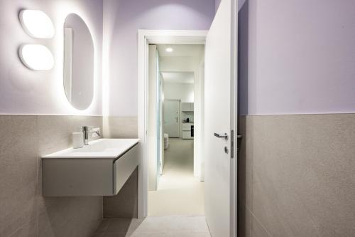 Design and Silence - Wide renovated apartment 2 stops from centrale photo 4