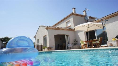 Villa spacieuse 8 personnes avec piscine proche des plages