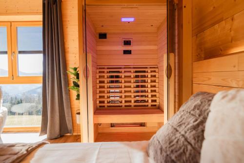 Postel nebo postele na pokoji v ubytování Studio Wild Park Panorama with Hot tub and Sauna