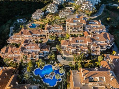 Aloha Hills Club Luxury Retreat Pools Gym Spa