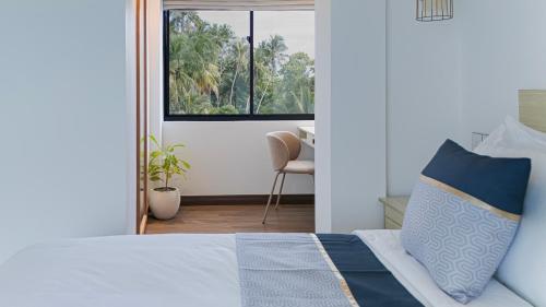 Postel nebo postele na pokoji v ubytování Ithaa Inn Kamadhoo