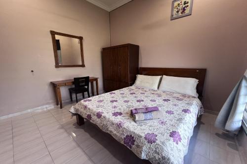 Postel nebo postele na pokoji v ubytování Nurbayu Villa 3&4 bedroom Villa Kemaman
