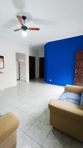 Χώρος καθιστικού στο Casa do Zeca Próxima a praia da Cocanha com wifi - área gourmet 35 m2 - Localização imbatível