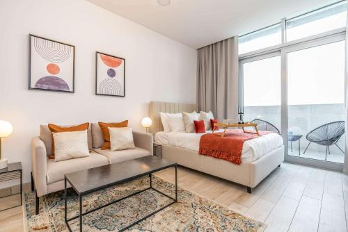 Silkhaus studio in DIFC with Burj Khalifa view, pool & gym