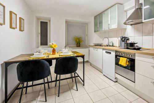 Foto Cosy & Central, 500m from Main Station, Perfect for Work & Stay 4