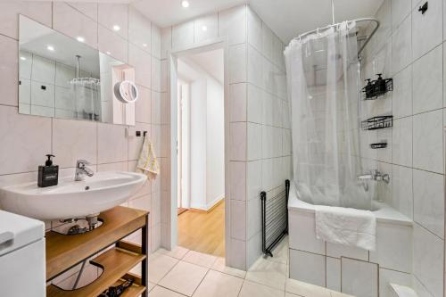 Foto Cosy & Central, 500m from Main Station, Perfect for Work & Stay 3