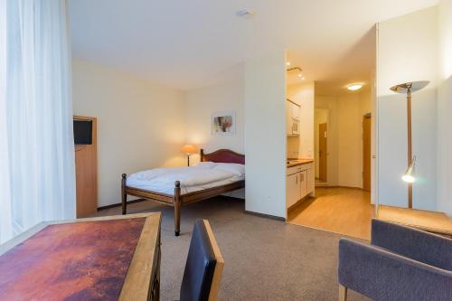 a bedroom with a bed and a table in a room at Apartmenthaus Berlin Mitte in Berlin