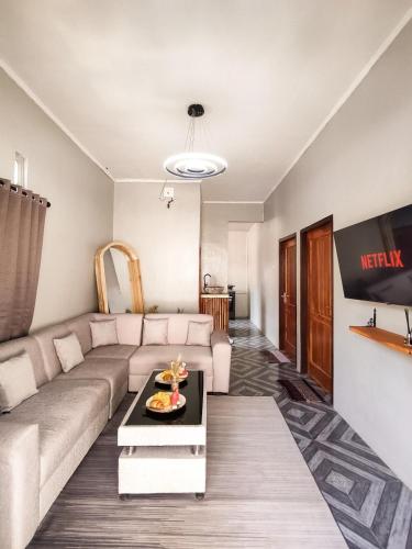 Posezení v ubytování Althea Private Tropical 2BR Villa with Pool & GardenBliss