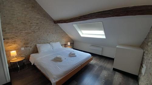 a bedroom with a large bed with a window at Appart central Vatan-2 chb- wifi in Vatan