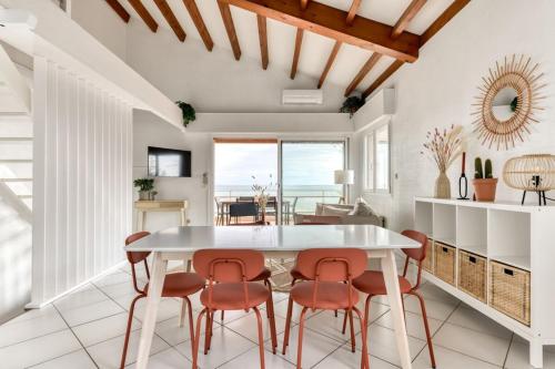 a dining room with a white table and chairs at Casa Lacambra - Leucate Plage - 8 People in Leucate