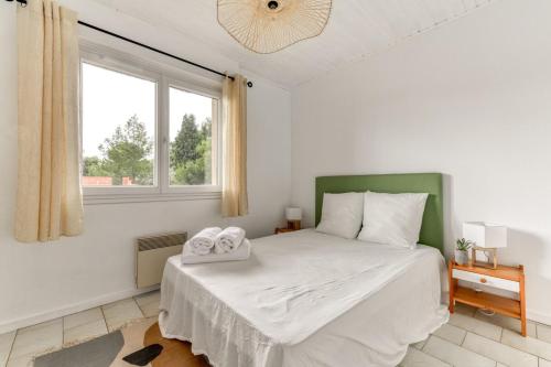 a bedroom with a bed with two towels on it at Casa Lacambra - Leucate Plage - 8 People in Leucate