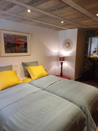 Llit o llits en una habitació de Le Chamounal