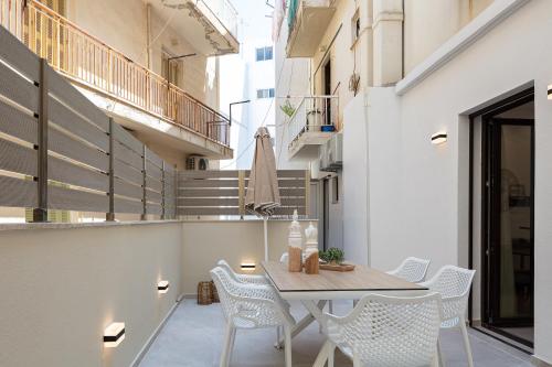 Aria's apt, chic & modern, close to the beach!