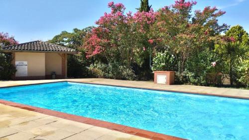 Swimmingpoolen hos eller tæt på Le Ernest - Parking inclus, jardin privé et piscine