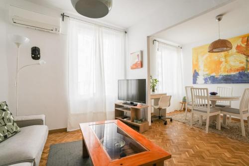 Bright cozy 2BD - OPERA area