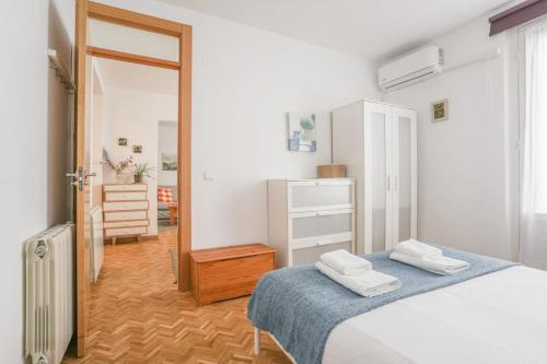 Bright cozy 2BD - OPERA area