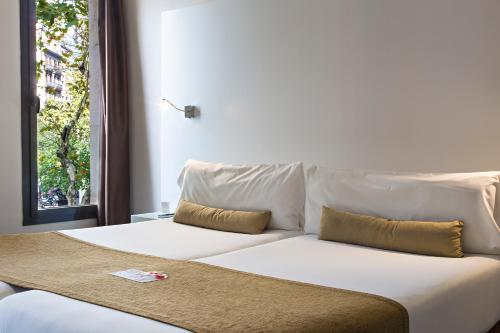 Postel nebo postele na pokoji v ubytování BCN Urbaness Hotels Del Comte