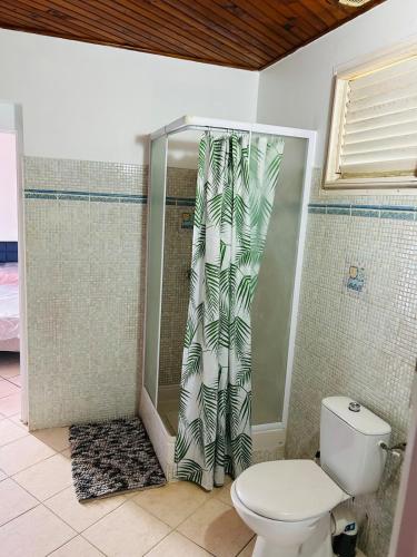 Un baño de Maison spacieuse et confortable
