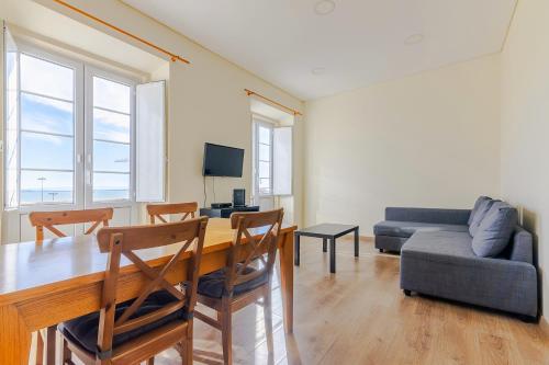 Very Sunny apartment with large balcony 3rd floor
