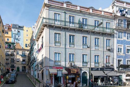 Very Sunny apartment with large balcony 3rd floor