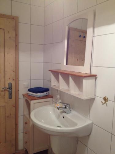 a bathroom with a sink and a mirror at Ferienwohnung Familie Kitzke in Teisnach
