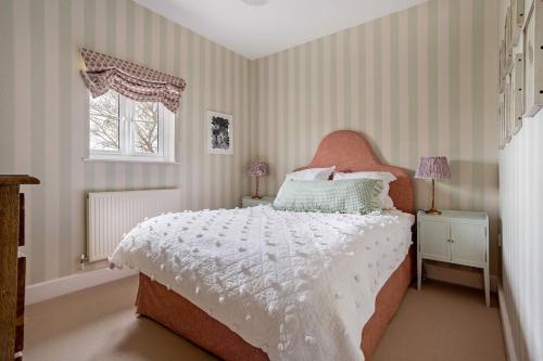 a bedroom with a large bed and a window at Countryside Home 5 Bed South Downs East Meon House in Petersfield
