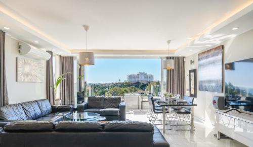 Luxurious Hillside Villa with Private Pool - Sea & Mountain Views