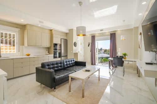 Luxurious Hillside Villa with Private Pool - Sea & Mountain Views