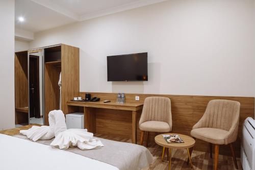 Televisyen dan/atau pusat hiburan di Sofiya Tashkent Hotel