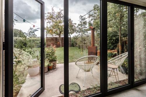 a room with sliding glass doors looking out onto a patio at Logieslogees in Tielrode
