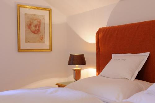 a bedroom with a bed and a picture on the wall at Boutique Hotel Relais Chalet Wilhelmy in Bad Wiessee